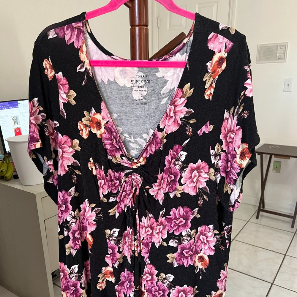 Torrid Size 5 Tunic Top